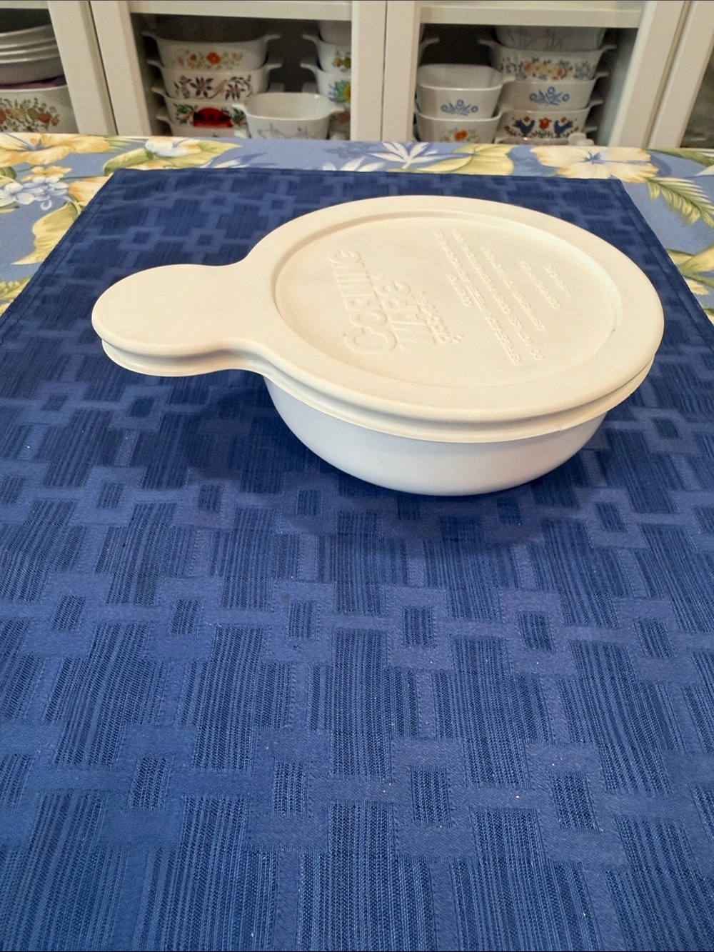 Corningware White Grab-it P-150-B with lid